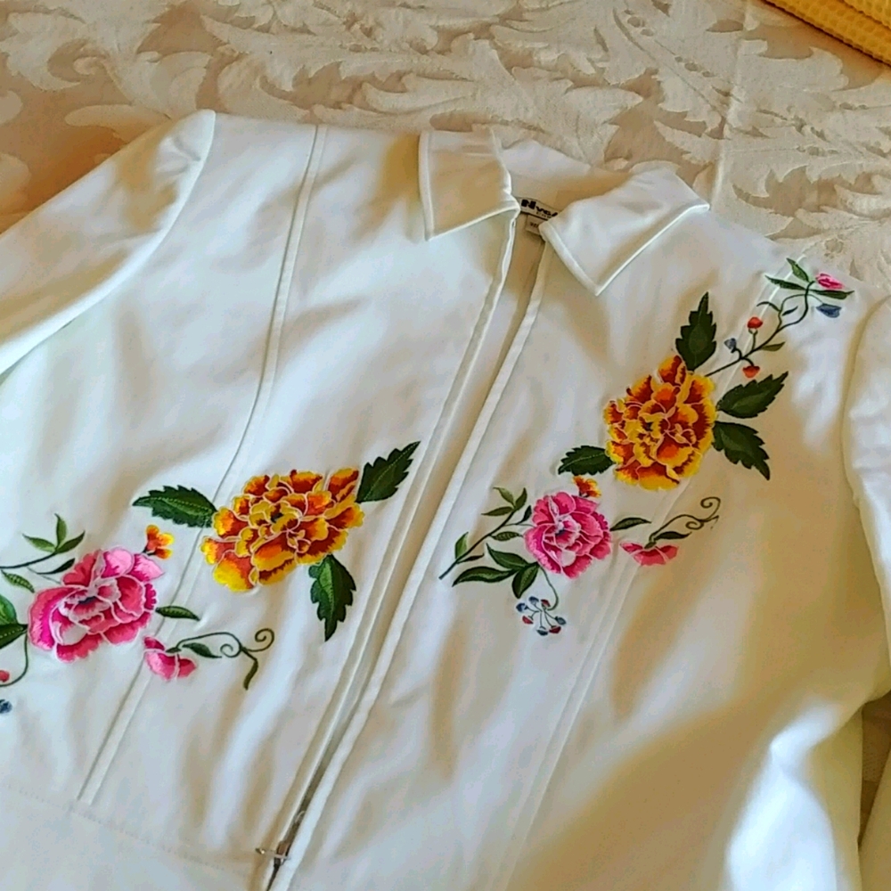 White jacket with floral embroidery zipper closure